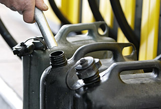 原油庫(kù)存大增壓低國(guó)際油價(jià) 原油庫(kù)存大增壓低國(guó)際油價(jià)